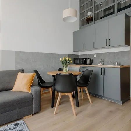 Sleep And Fly With Parking, Lotnisko, Self Check In 24-7 - - Fair * Breslavia