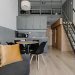 Sleep And Fly With Parking, Lotnisko, Self Check In 24-7 - - Fair *