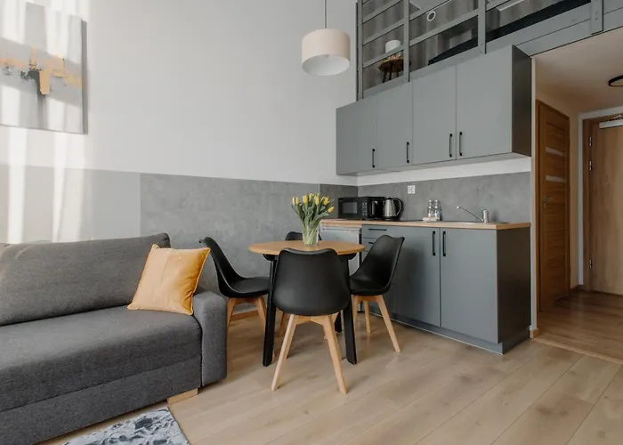 Sleep And Fly With Parking, Lotnisko, Self Check In 24-7 - - Fair * Wroclaw