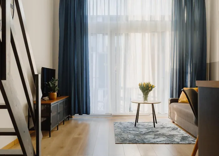 Sleep And Fly With Parking, Lotnisko, Self Check In 24-7 - - Fair * Wroclaw